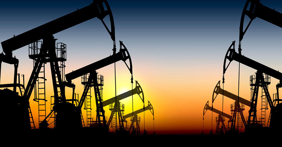 Oil prices fluctuate due to mixed factors