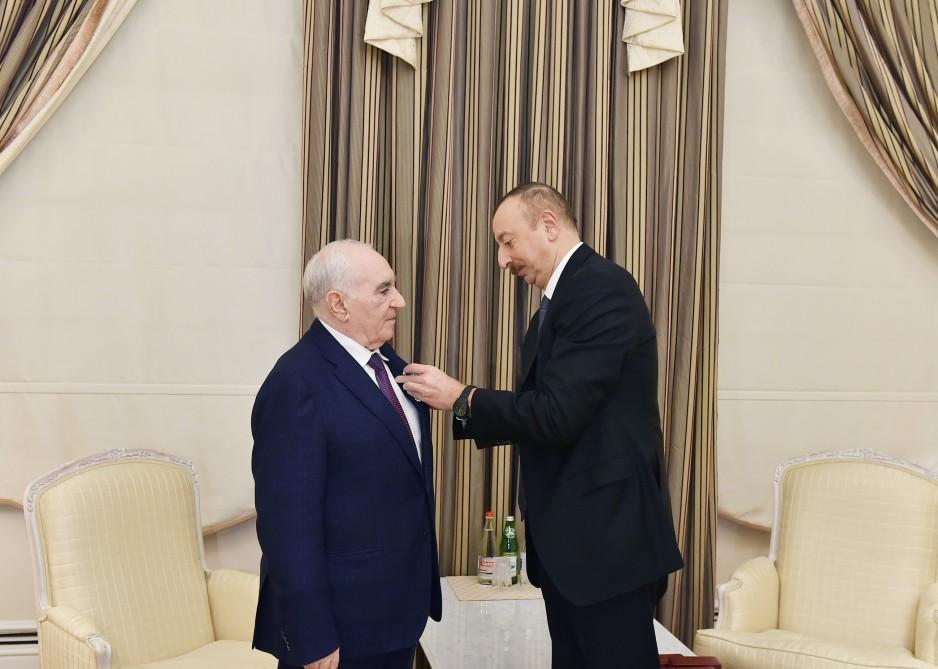 President Aliyev presents "Istiglal" order to MP Fattah Heydarov [PHOTO]