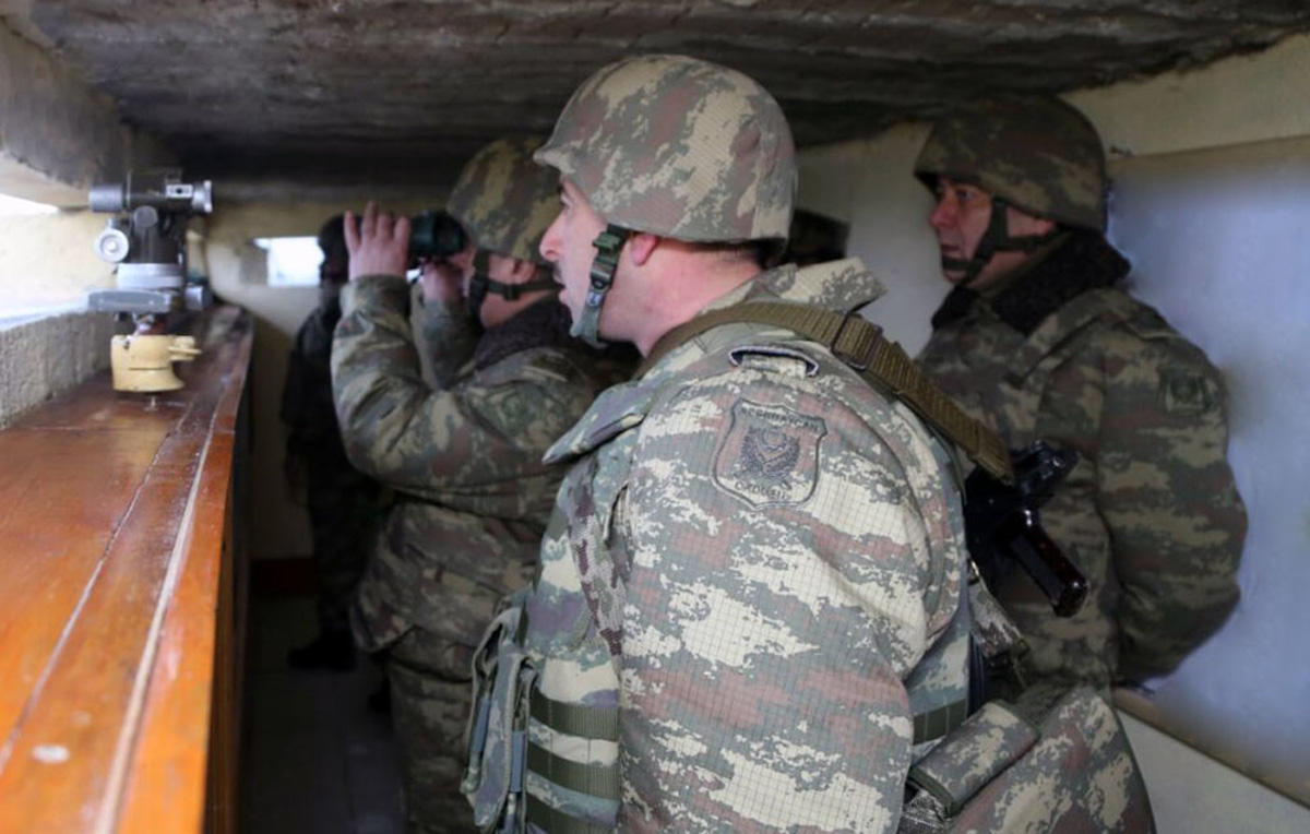 Azerbaijani defense minister checks readiness of frontline units [PHOTO]