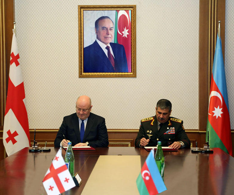 Azerbaijan, Georgia sign bilateral military cooperation plan for 2018 [PHOTO]