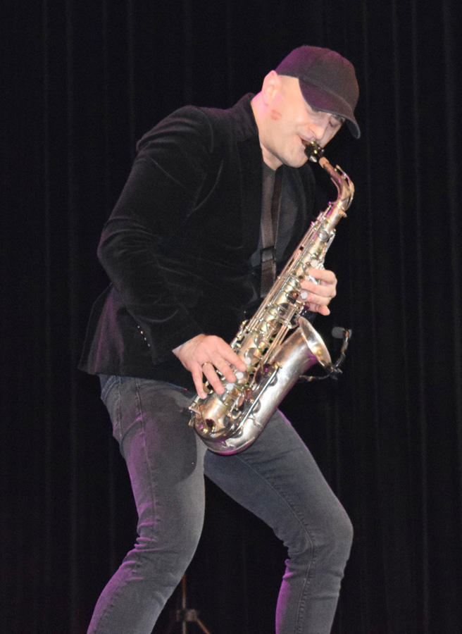 Israeli saxophonist congratulates Azerbaijani women [PHOTO/VIDEO]