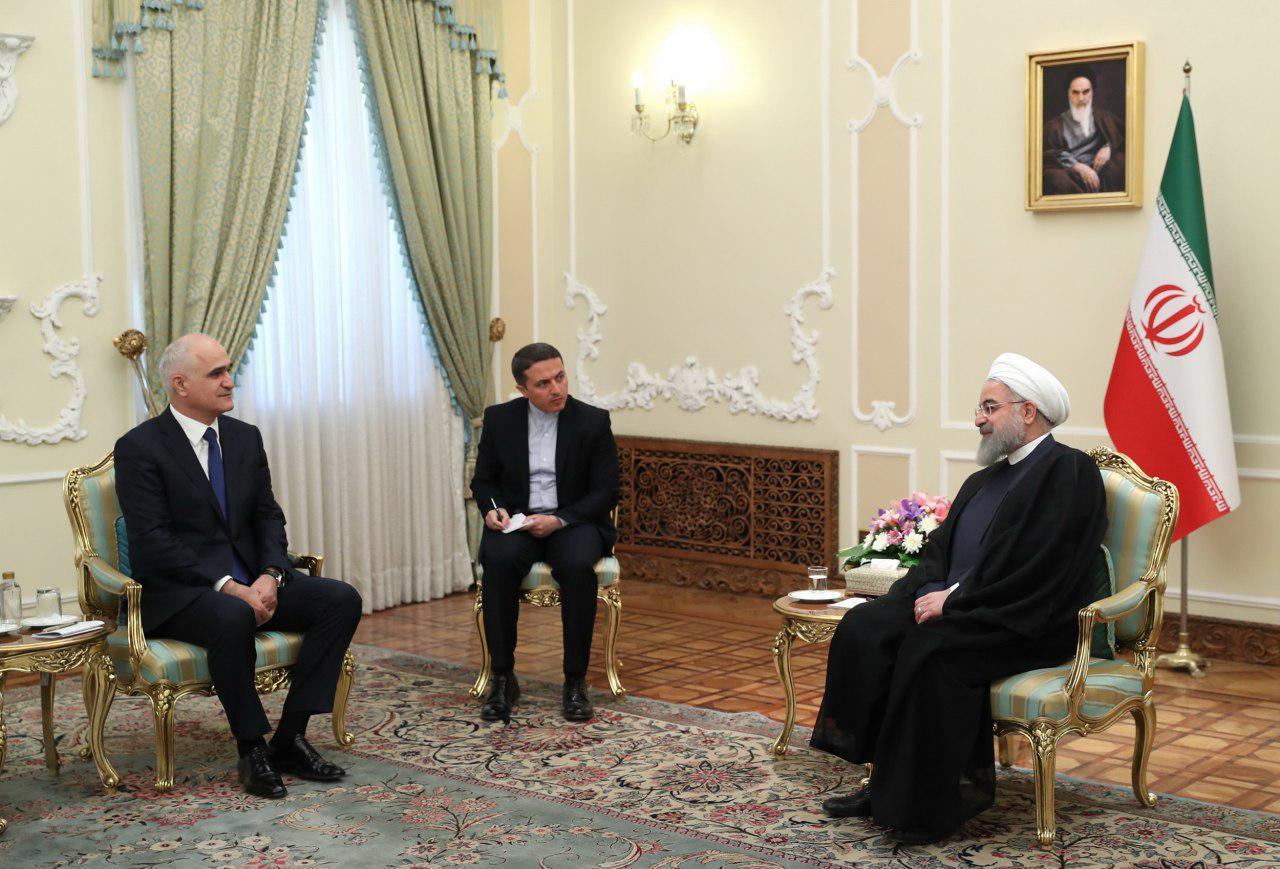 Iran's Rouhani meets Azerbaijani economy minister [PHOTO]