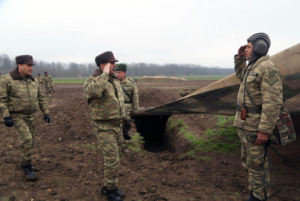 Azerbaijani defense minister observes Armed Forces' military exercises [PHOTO/VIDEO]