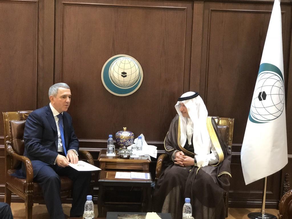 Permanent representative of Azerbaijan to the OIC presents letter of credence to the Secretary General