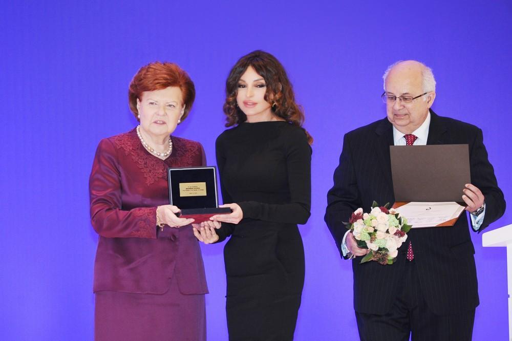Nizami Ganjavi International Award presented to First VP Mehriban Aliyeva [UPDATE]