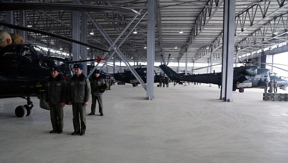 Azerbaijan’s defense minister visits new helicopter military unit in frontline zone [VIDEO]