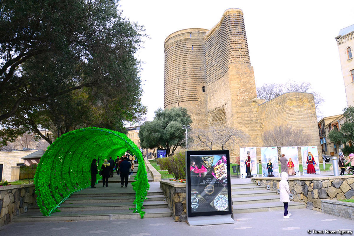 Tourists in Baku celebrating Novruz holiday [PHOTO]