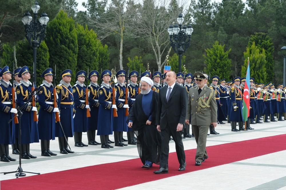 Baku holds official welcome ceremony for Iranian president [PHOTO]