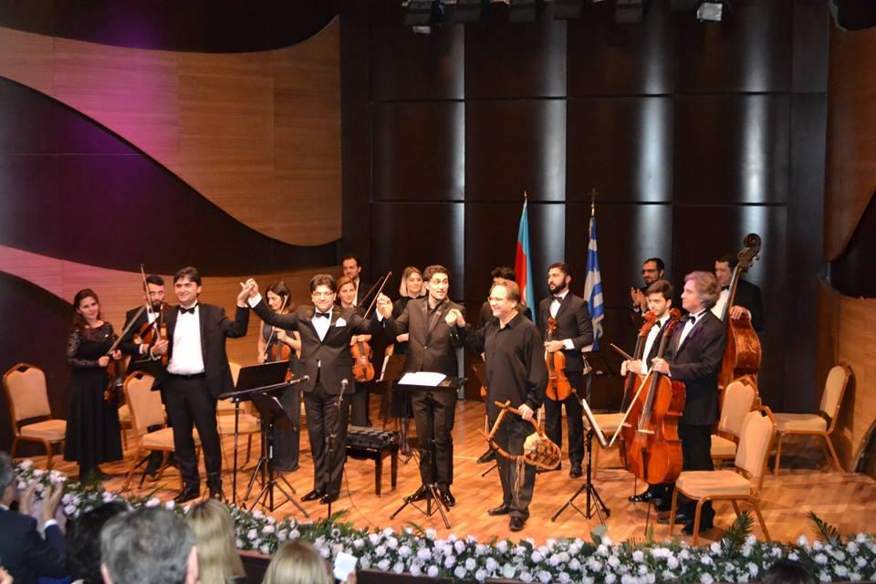 Famous Greek musician performs Azerbaijani folk song [PHOTO]