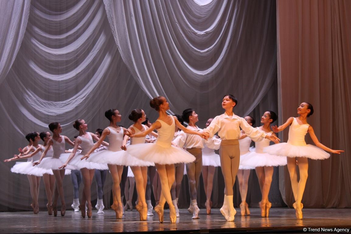 Grace and beauty: Kazakhstani  ballet dancers perform in Baku [PHOTO]