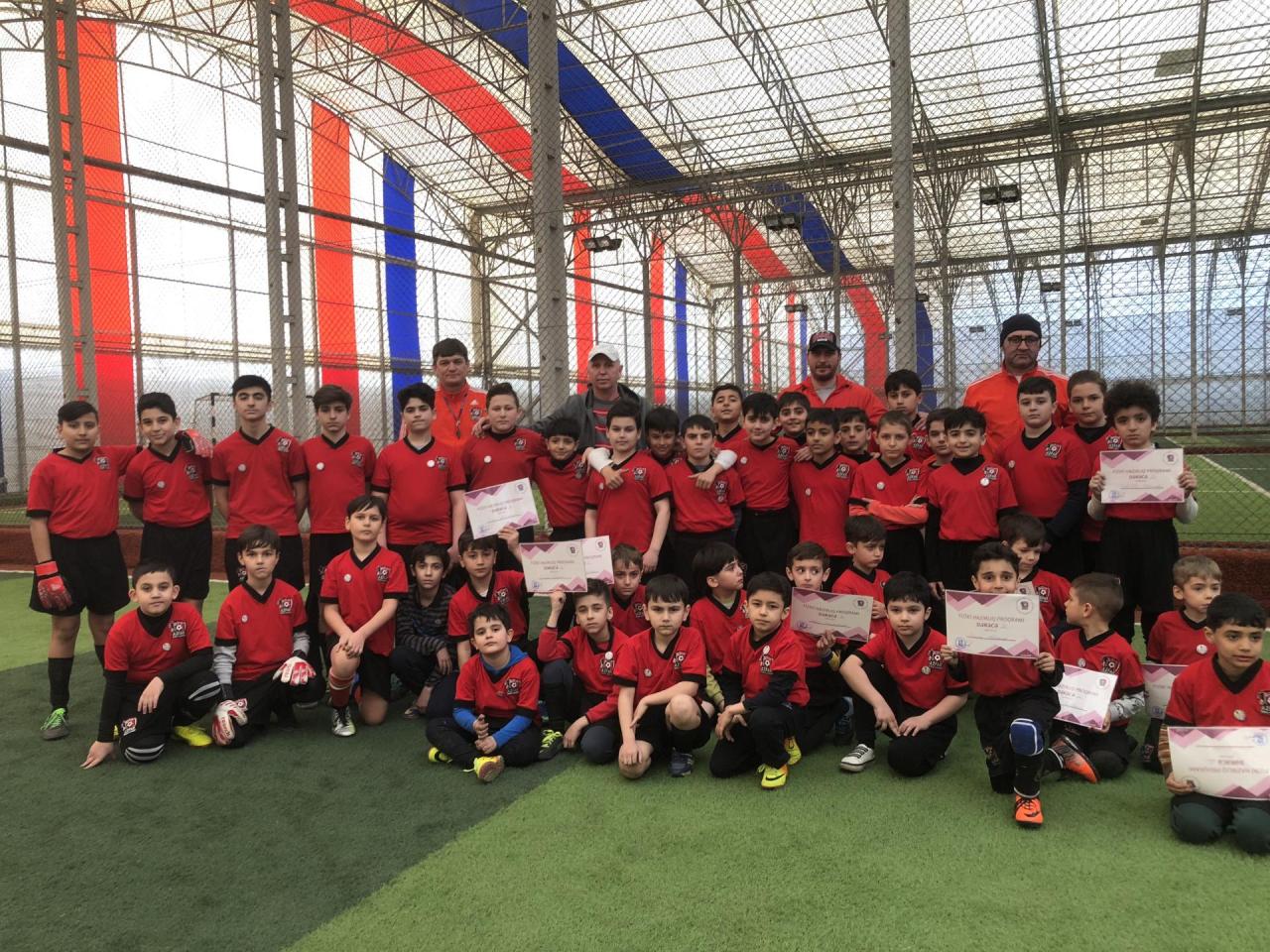 Young footballers pass tests in AZFAR football school [VIDEO]