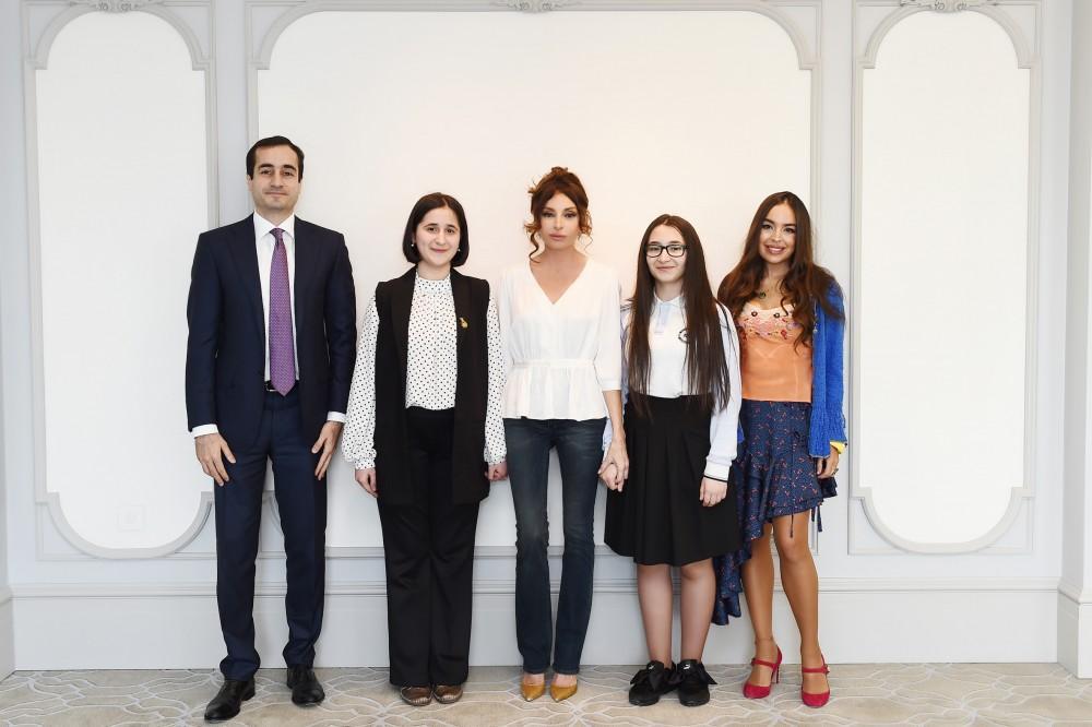 First VP Mehriban Aliyeva meets with young inventors [PHOTO]