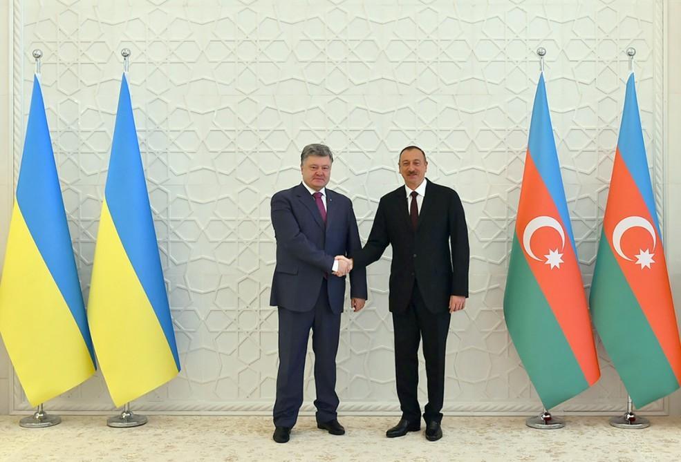Ilham Aliyev, Petro Poroshenko hold phone talk