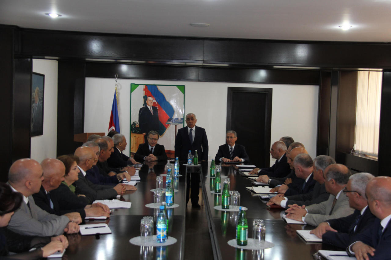 Azerbaijan’s new ecology, natural resources minister introduced to ministry’s staff [PHOTO]