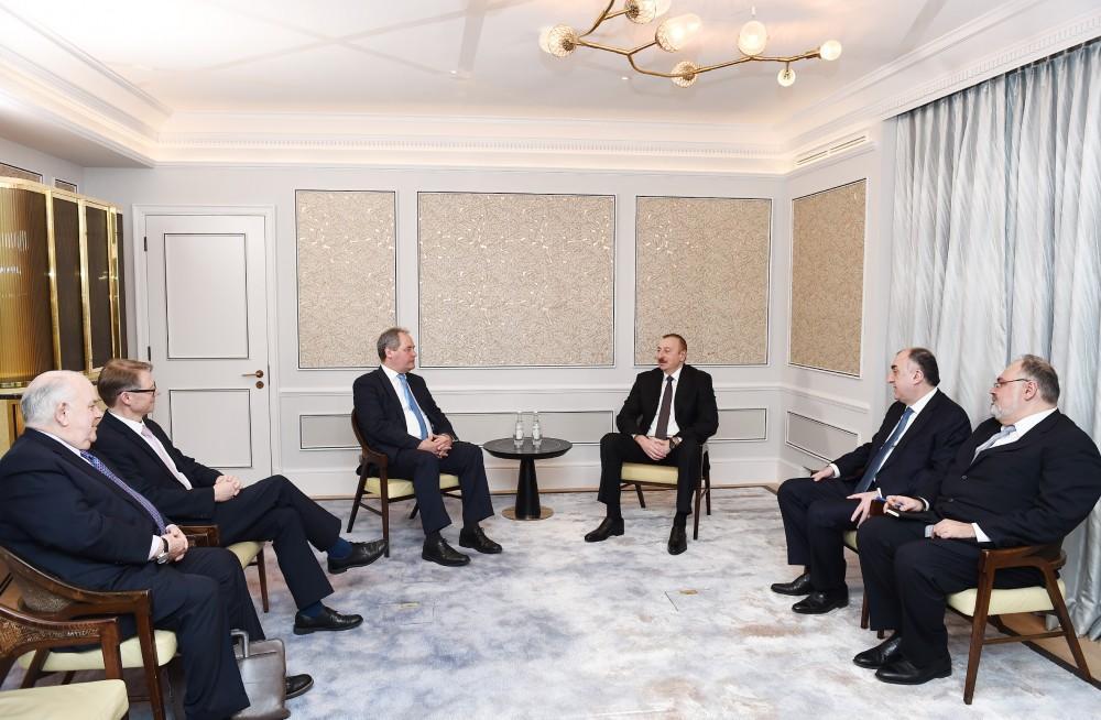President Ilham Aliyev meets with British MPs [PHOTO]