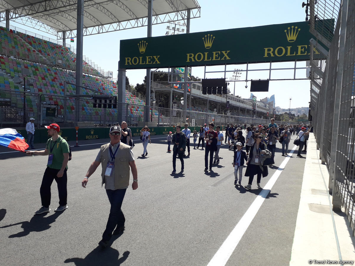 F1 fans walk track of 2018 Formula 1 Azerbaijan Grand Prix [PHOTO]