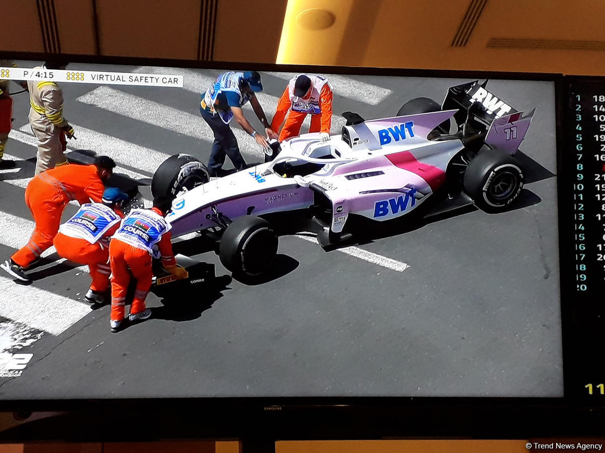 Accident occurs during free practice session in FIA Formula 2 in Baku [PHOTO]