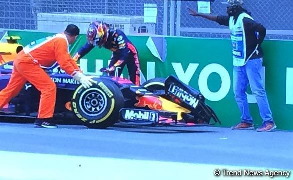 Red Bull Racing pilot crashes into wall during practice session in Baku [PHOTO]