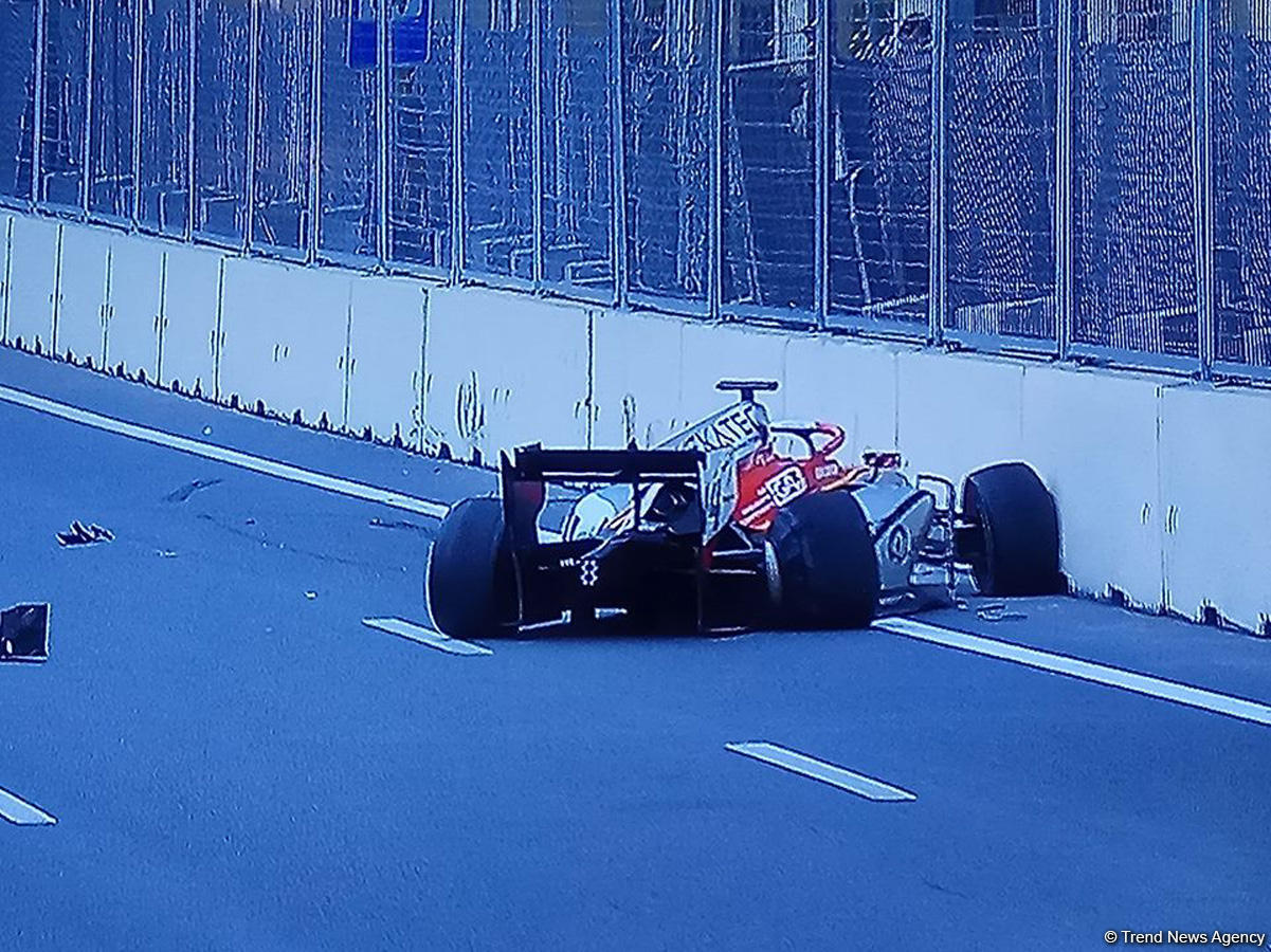 Accident occurs in first minutes of Formula 2 competition [PHOTO]