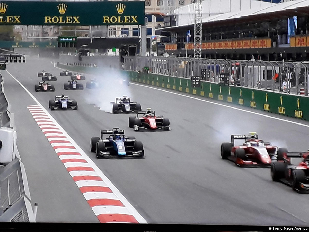 Dangerous moments of Formula 2 race in Baku [PHOTO]