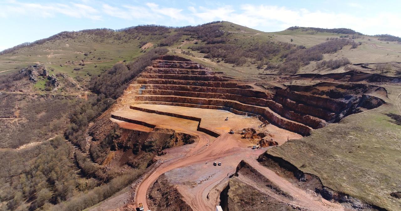 AzerGold talks foreign contractors' share in non-ferrous metal deposits