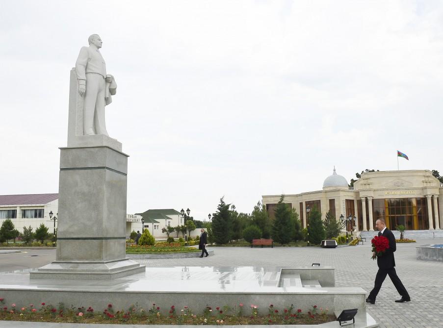 President Aliyev visits statue of national leader Heydar Aliyev in Goranboy [PHOTO]