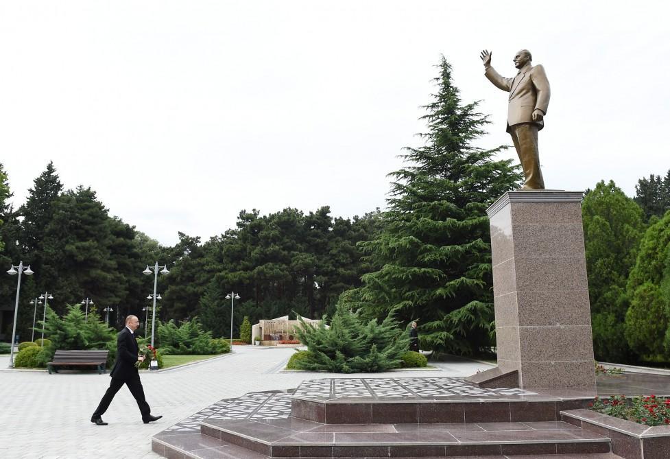 President Aliyev arrives in Naftalan [PHOTO]