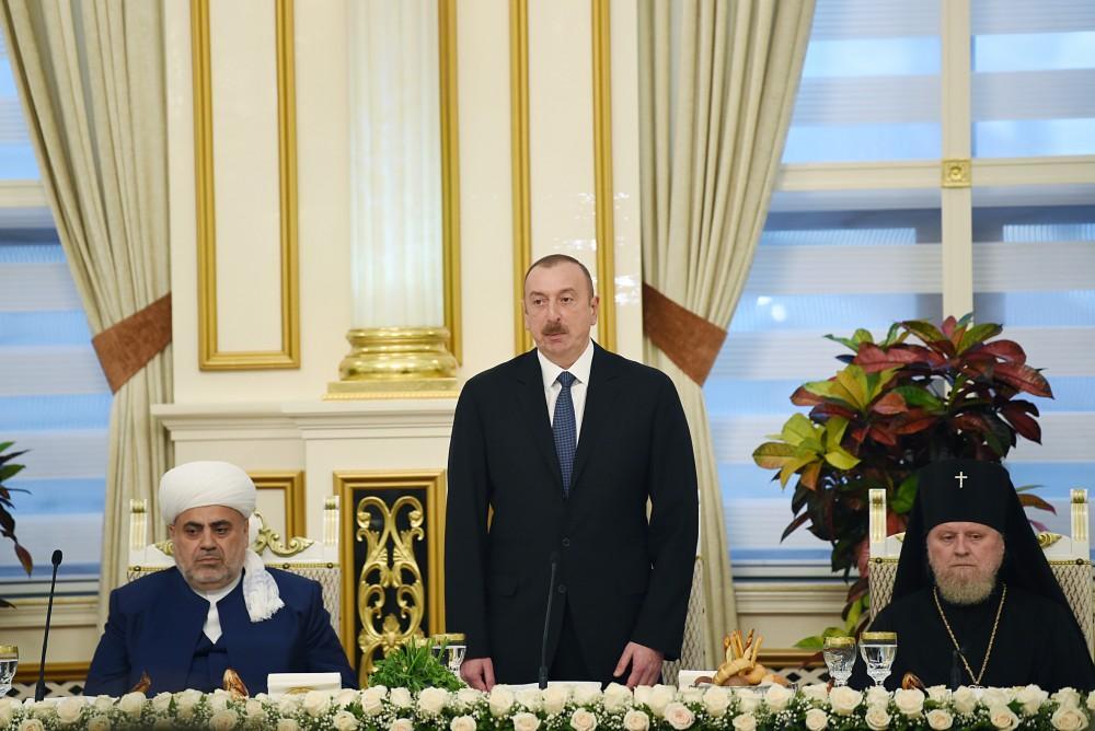 President Aliyev attends Iftar ceremony on occasion of holy month of Ramadan [PHOTO]