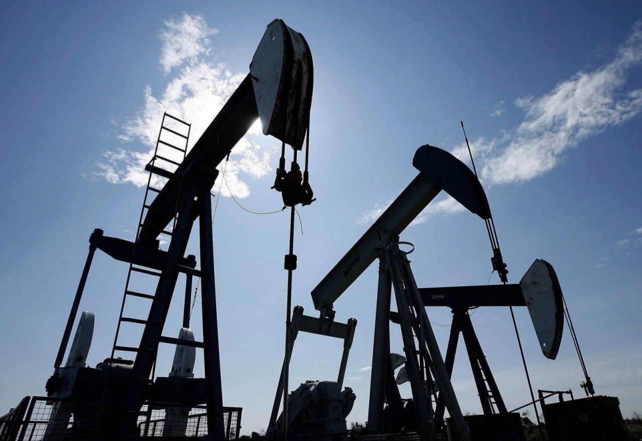 World oil prices fall