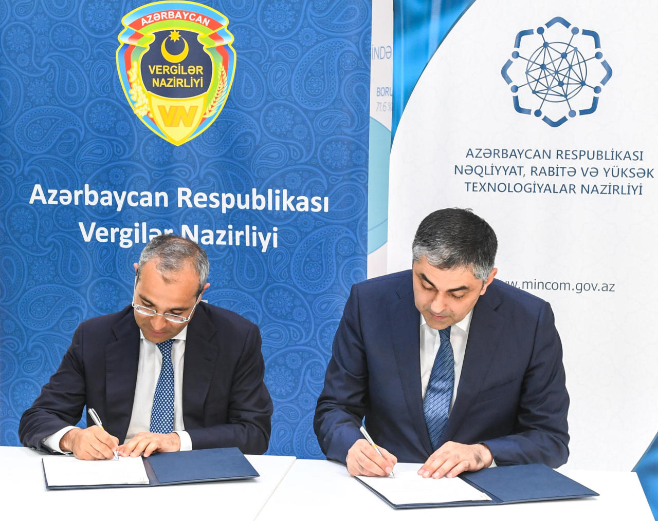 Azerbaijan's ministries of communications and taxes sign protocols of agreement [PHOTO]