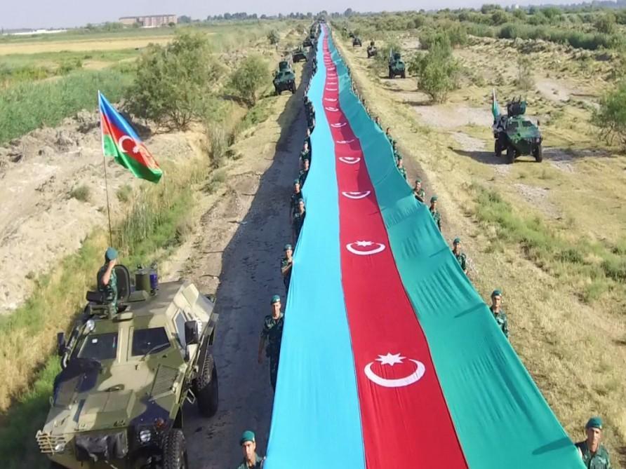 Azerbaijani SBS organizes victory march with two-kilometer state flag [PHOTO]