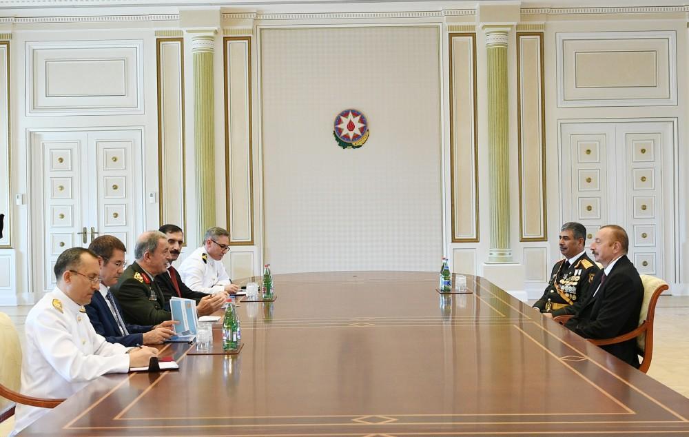 President Aliyev receives Turkish chief of General Staff and national defense minister
