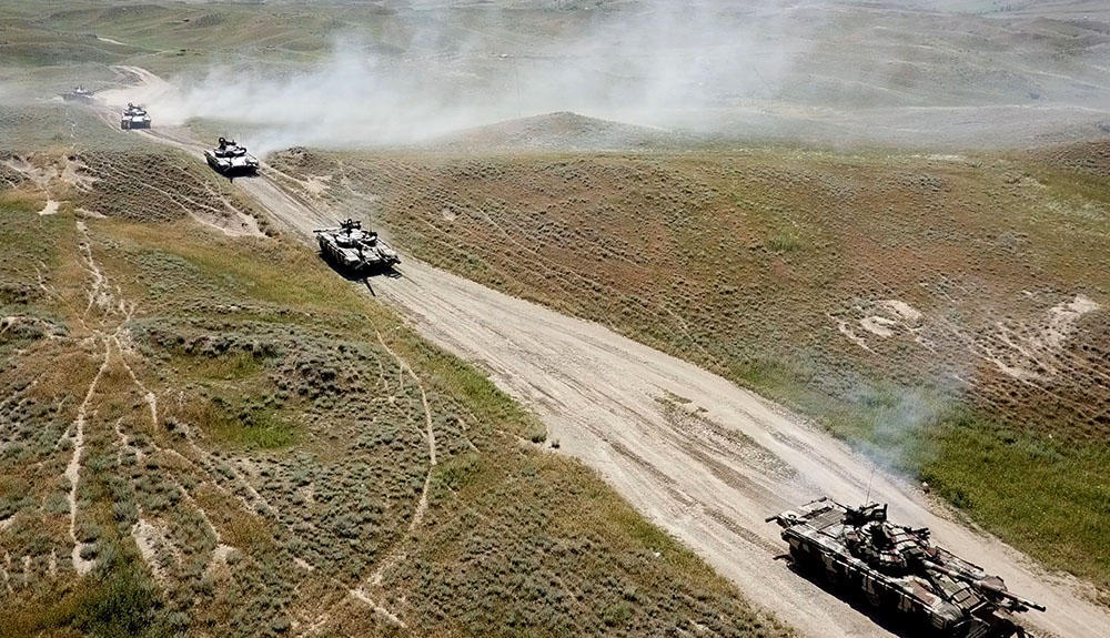 Tank units of Azerbaijani armed forces involved in exercises carry out tasks [PHOTO/VIDEO]