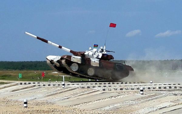 Azerbaijani servicemen left to join Tank Biathlon contest in Moscow