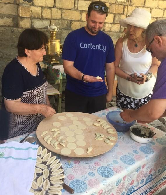 American travelers enjoy Azerbaijani cuisine [PHOTO]