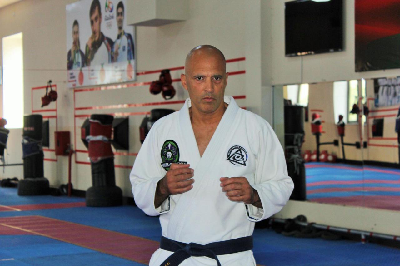 Royce Gracie shows skills in Baku