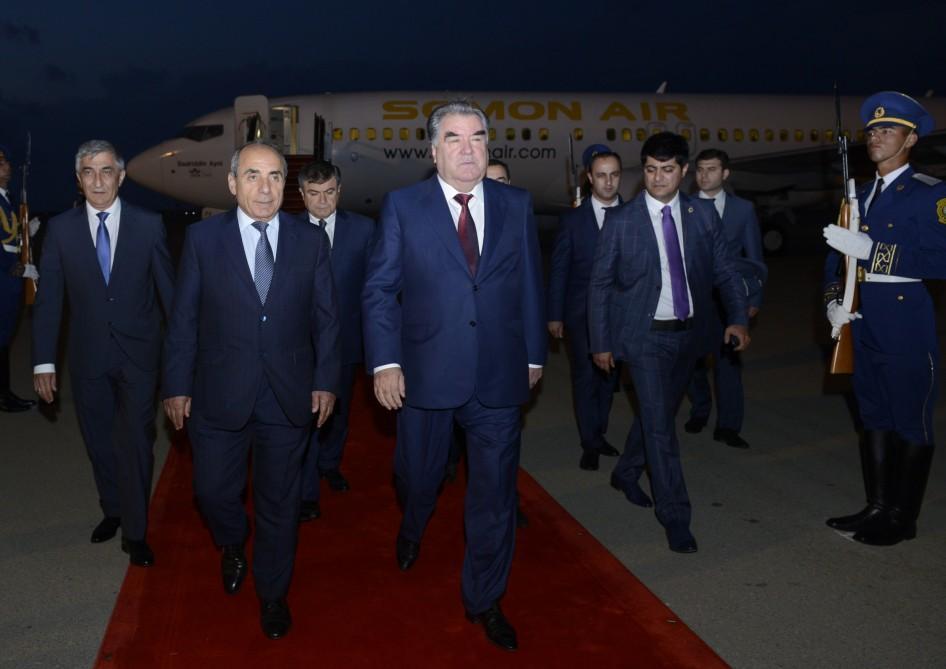 Tajikistan’s president arrives in Azerbaijan