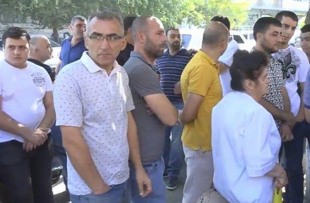Armenian traders protest against tax inspectors