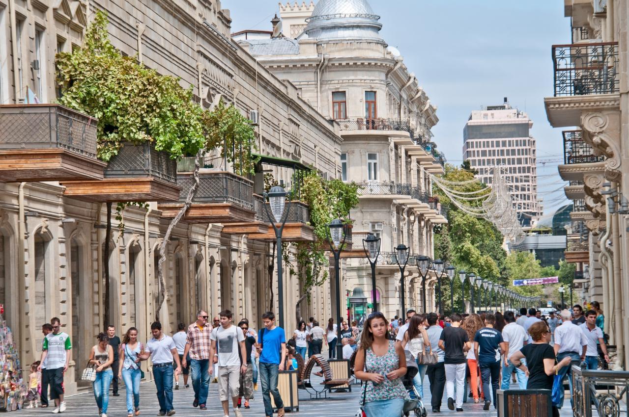 How many tourists visit Azerbaijan?