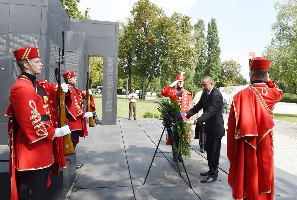 Azerbaijani president visits “Voice of Croatian Victims – Wall of Pain” monument in Zagreb [PHOTO]