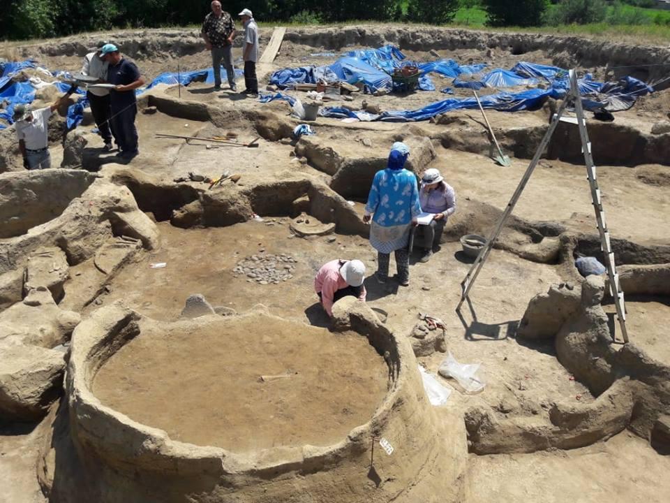 Cultural samples found during excavation in Goygol