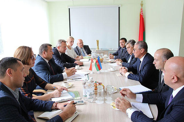 Azerbaijan intends to review Belarusian experience in regulating waste management