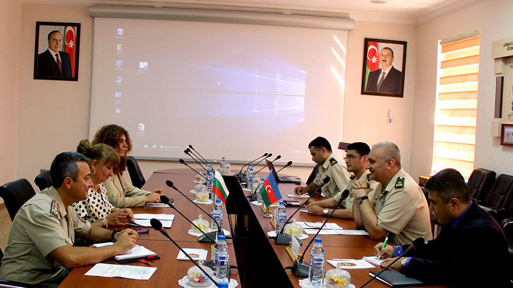 Azerbaijan, Bulgaria discuss developing military co-op