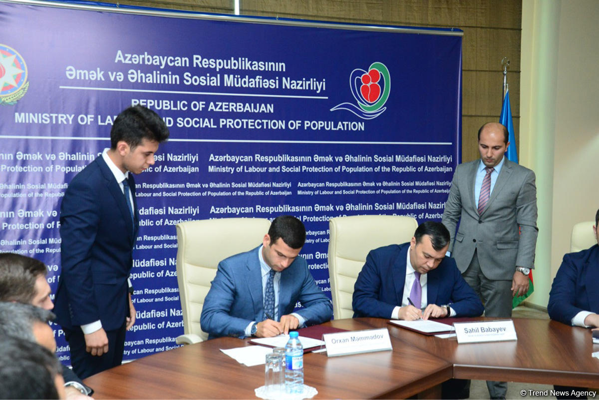 Azerbaijani labor ministry, agency for SME development expanding co-op [PHOTO]