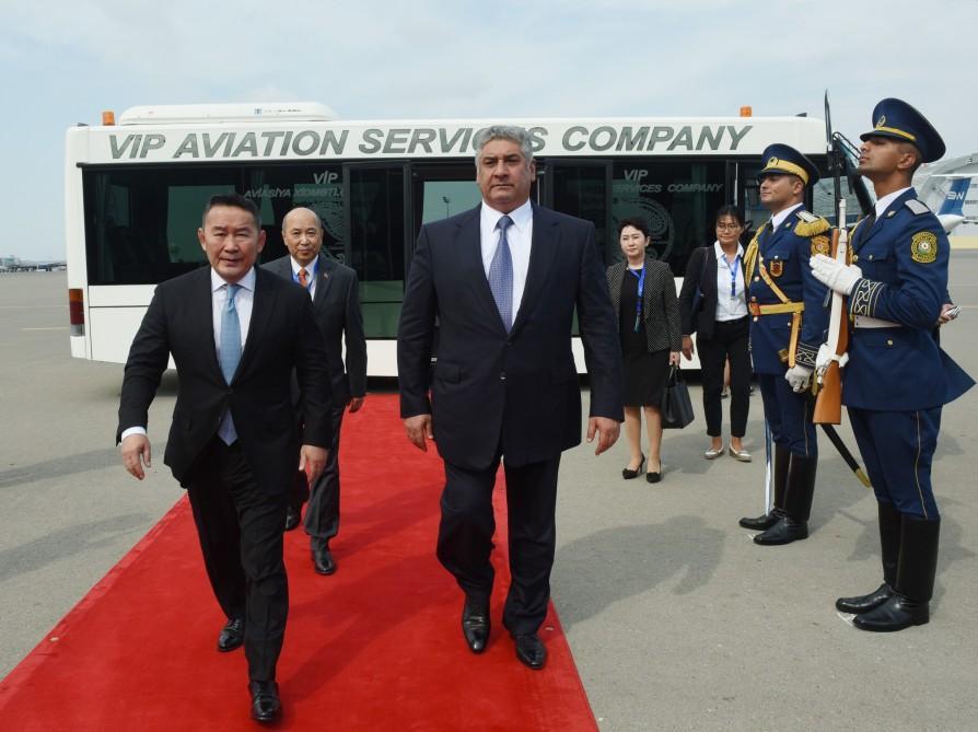 Mongolian president arrives in Azerbaijan