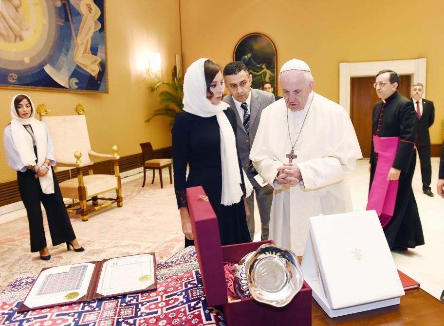 Azerbaijani First VP Mehriban Aliyeva meets with Pope Francis [UPDATE]