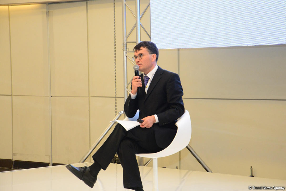 Famous German scholar delivers lecture at Baku’s Heydar Aliyev Center [PHOTO]