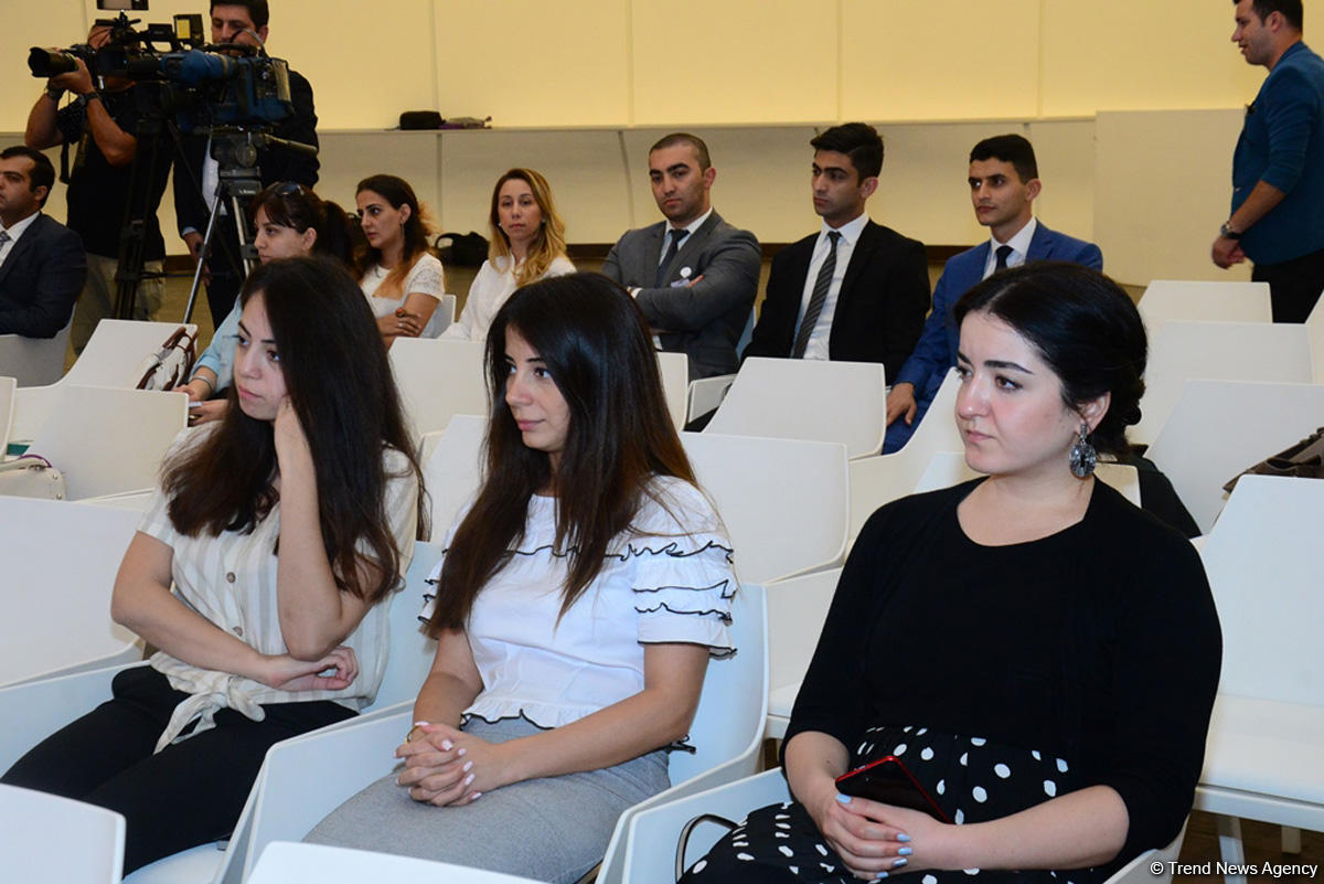 Famous German scholar delivers lecture at Baku’s Heydar Aliyev Center [PHOTO] - Gallery Image