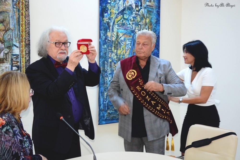Azerbaijani artist receives international award [PHOTO]