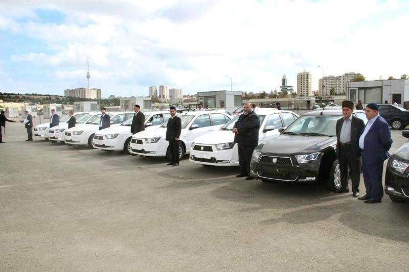 Azerbaijani religious communities receive cars [PHOTO]